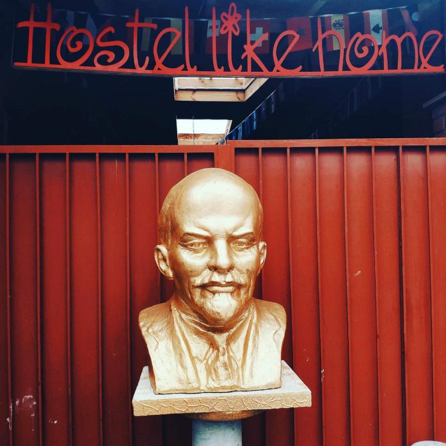 Like Home Hostel Tiraspol Bagian luar foto